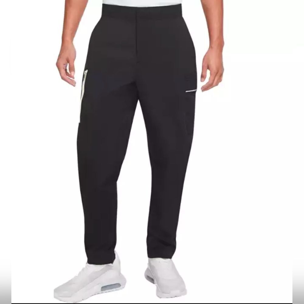 Nike Sportswear Style Essentials Utility Cargo Pants Standard Fit Taper Leg NWT